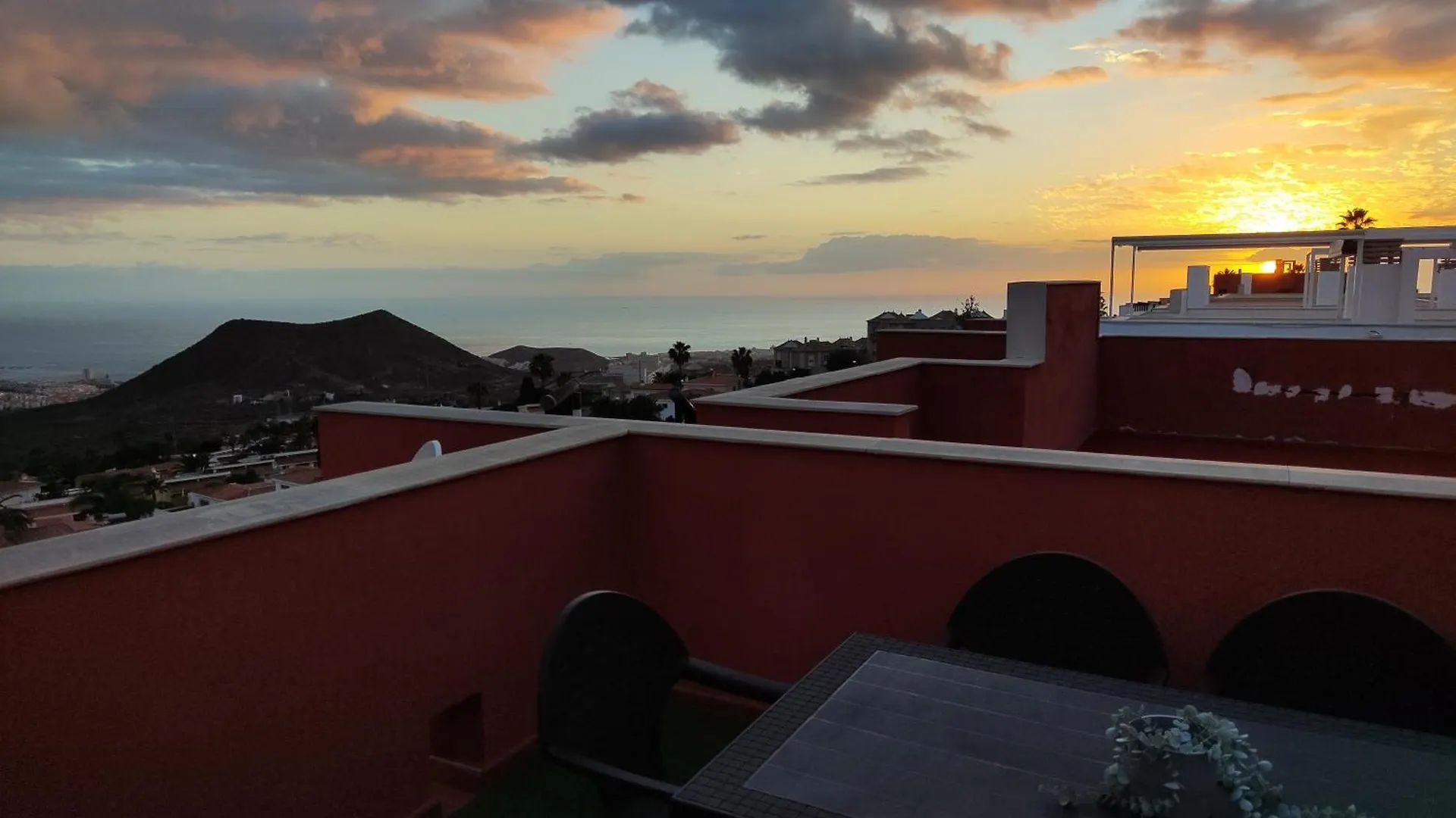 Cozy Two-Bedrooms Apartment With Big Terrace And Ocean View Chayofa